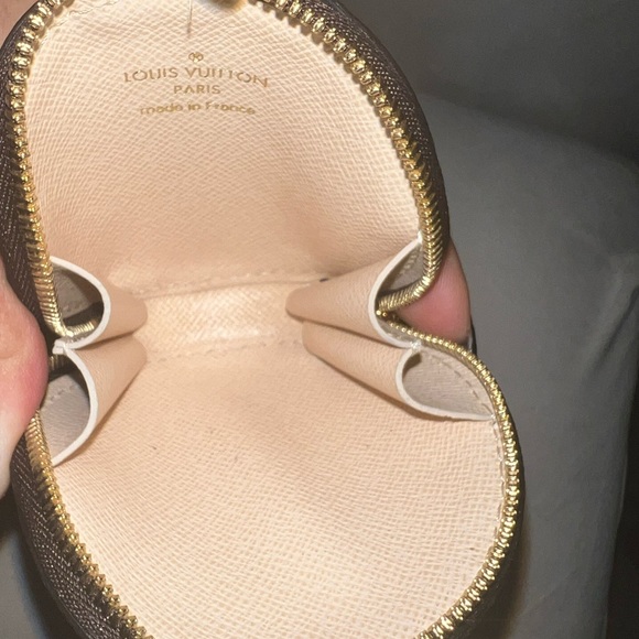 👑✅PRICE FIRM✅ AUTHENTIC Louis Vuitton Monogram Coin Pouch - Picture 10 of 17